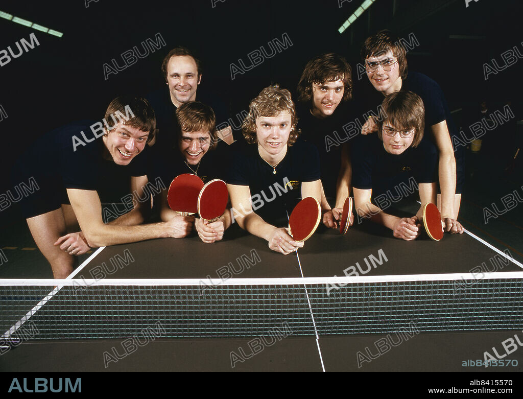 1975-02-01. Svenska landslaget i bordtennis som snart åker till VM i Calcutta. Från vänster: Kjell Johansson, Hasse Alsér, Stellan Bengtsson, Ingemar Wikström, Ulf Thorsell, Bo Persson och Per Sandström.. Foto: Folke Hellberg / DN / TT Kod: 23. **SvD OUT**.