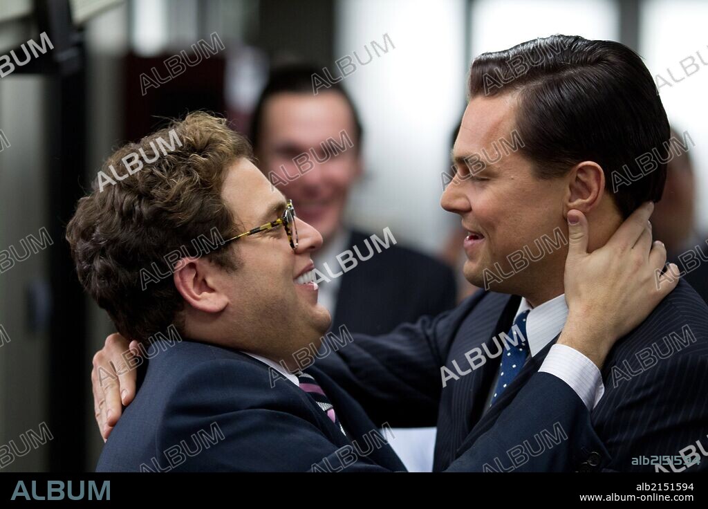 JONAH HILL y Leonardo DiCaprio en EL LOBO DE WALL STREET, 2013 (THE WOLF OF WALL STREET), dirigida por MARTIN SCORSESE. Copyright RED GRANITE PICTURES.