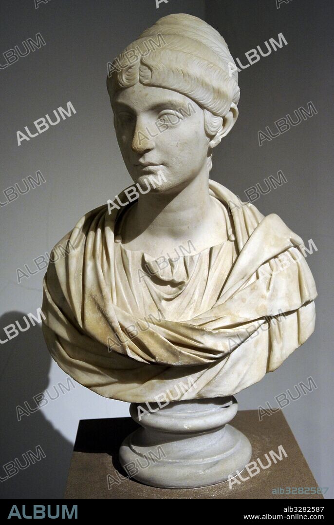Escultura romana. Retrato de una princesa de la familia Antonina. 140-150 d. C. Museo Arqueológico Nacional. Nápoles. Italia.
