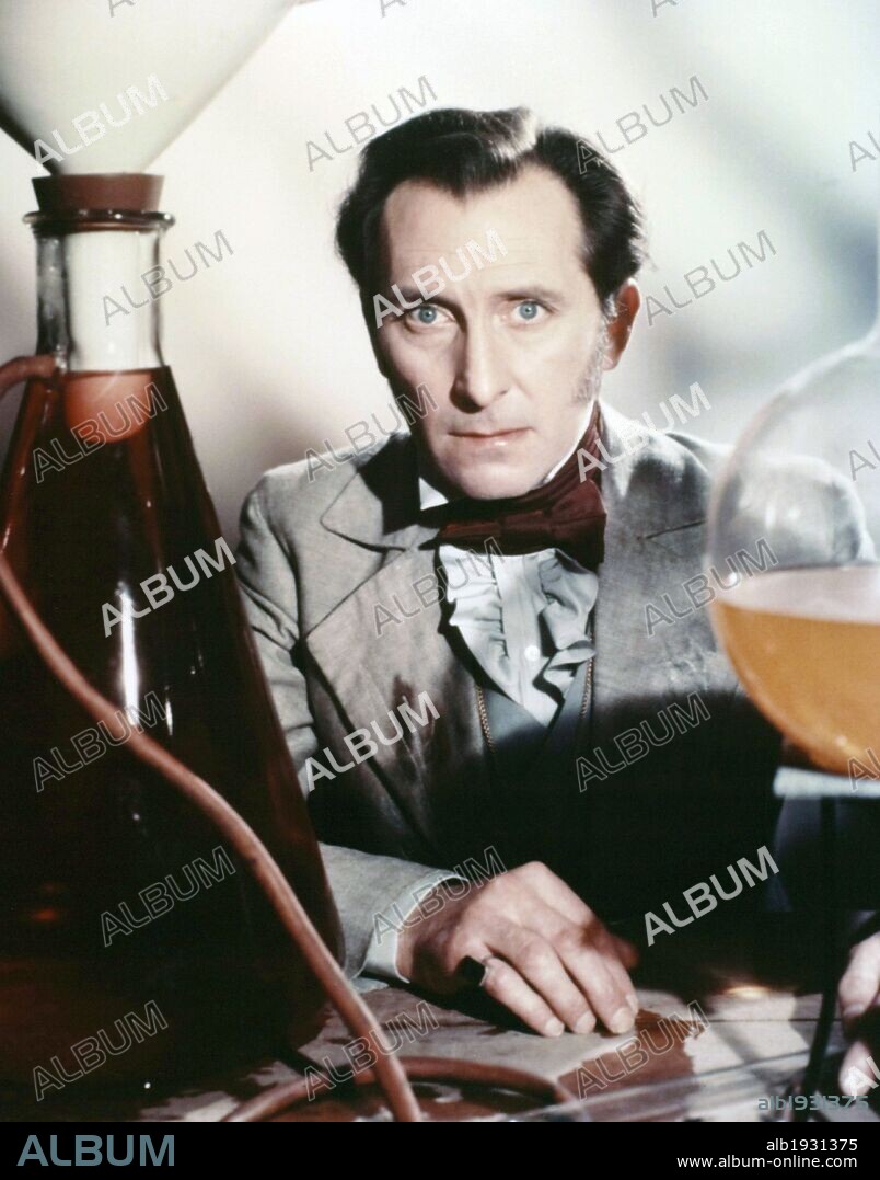 PETER CUSHING in THE CURSE OF FRANKENSTEIN, 1957, directed by TERENCE FISHER. Copyright HAMMER FILM PRODUCTIONS.