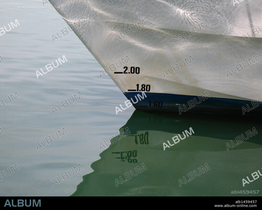 Línea de flotación de un barco de pesca.