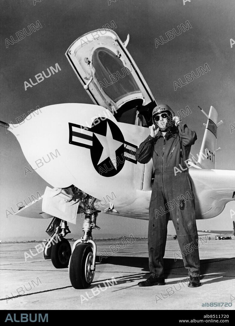 Orig. bildtext... SKY PROBER Hawthorne, Cal...John H. Griffith, research test pilot for The National Advisory Committee For Aeronautics, is shown with The U.S. Air Force's new Northrup X-4, which soon will begin a series of Aerial Research Flights to obtain data that will make airplanes of the future faster and safer. Griffith is to man the controls of the research plane during an intensive flight investigation of high sub-sonic speeds. Twin gas turbines enable the X-4 to remain aloft longer than rocket-propelled X ships. Patterned after the big flying wings built by Northrup for The Air Force, the X-4 has a vertical fin but no horizontal tail surfaces. Elaborate NACA instrumentation will automatically record the forces encountered at flight in the region of the sonic barrier during prolonged flights. Anm. Planet heter egentligen Northrop X-4. Testpiloter Hjälmar Solglasögon Överljudsplan CD105 persons: John Griffith sites: USA.