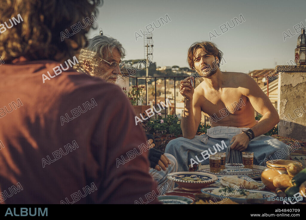 GIANCARLO GIANNINI en NOCHES MÁGICAS, 2018 (NOTTI MAGICHE), dirigida por PAOLO VIRZI. Copyright Lotus Production/ Leone Film Group/ Rai Cinema.