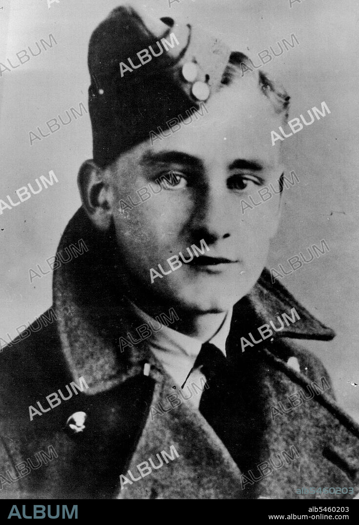 ***** of Eighteen Awarded The V. C.:Sergeant John Hannah, radio operator of the R.A.F. who has been awarded the V Victoria Cross for putting out the flames when his plane caught fire in mid-air. Sgt. Hannah, who is only eighteen years of age, is the youngest V.C. off the war. His home is in Glasgow. September 01, 1940. (Photo by Central Press Photos Ltd.).