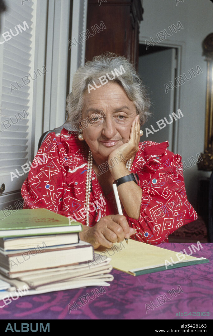 Betty Friedan (1921-2006), American Feminist Writer and Activist, half-length Portrait at Home, New York City, New York, USA, Bernard Gotfryd, June 1987.