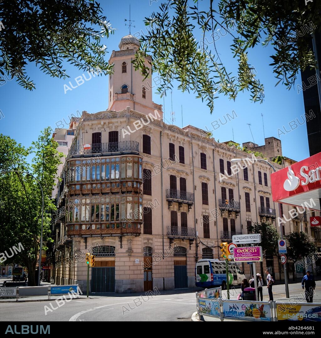 edificio modernista Can Maneu, Bar Triquet, Palma, Mallorca, balearic islands, Spain.