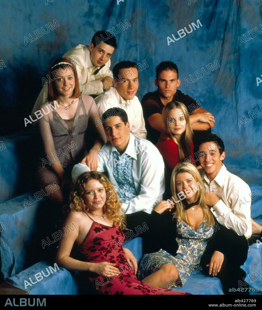 ALYSON HANNIGAN, CHRIS KLEIN, EDDIE KAYE THOMAS, JASON BIGGS, MENA SUVARI, SHANNON ELIZABETH, TARA REID und THOMAS IAN NICHOLAS in AMERICAN PIE, 1999, unter der Regie von PAUL WEITZ. Copyright UNIVERSAL PICTURES / ZINK, VIVIAN.