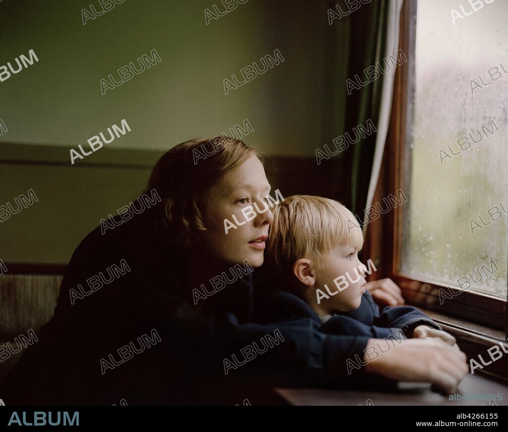 ALBA AUGUST and MARIUS DAMSLEV in BECOMING ASTRID, 2018 (UNGA ASTRID), directed by PERNILLE FISCHER CHRISTENSEN. Copyright NORDISK FILM.