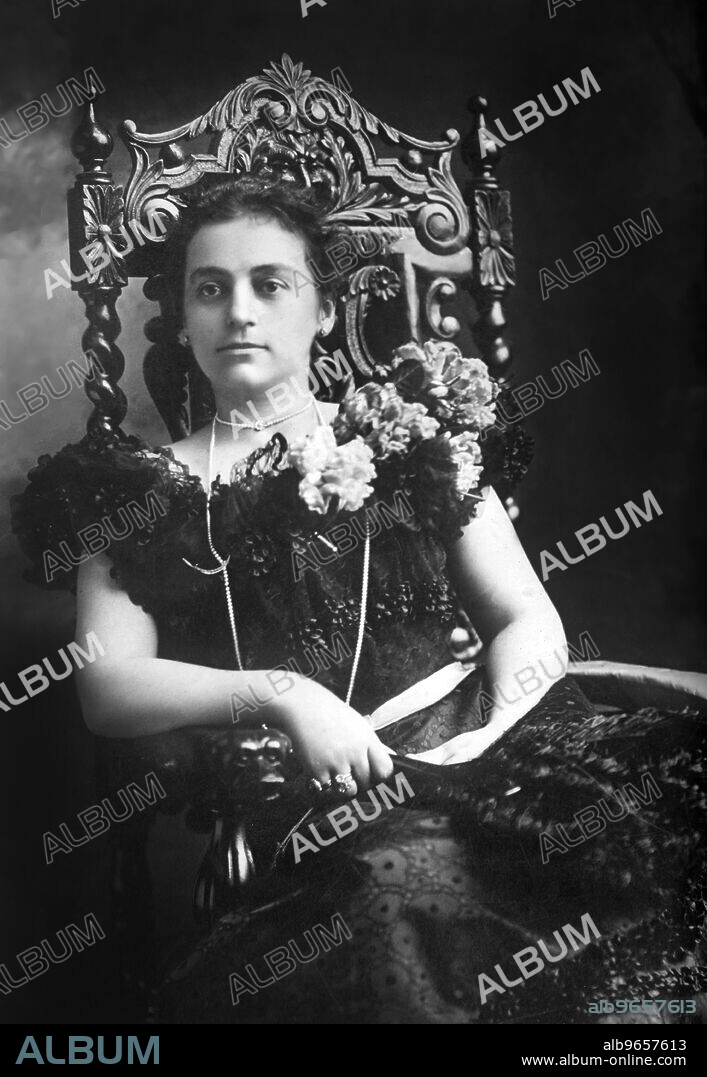Mary Dimmick Harrison (1858-1948), 2nd Wife of Benjamin Harrison, 23rd President of the United States 1889-93, Seated Portrait, 1890's.