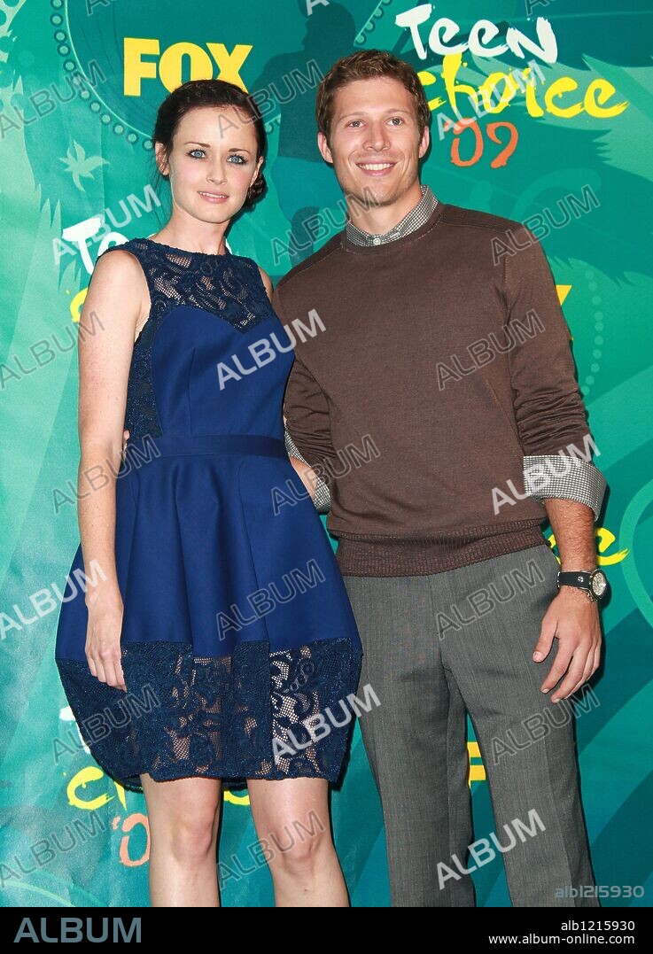 Aug 09, 2009 - Universal City, California, USA - Actress ALEXIS BLEDEL and ZACH GILFORD in the Press Room at the 2009 Teen Choice Awards held at The Gibson Amphitheatre in Universal City, California. 09/08/2009