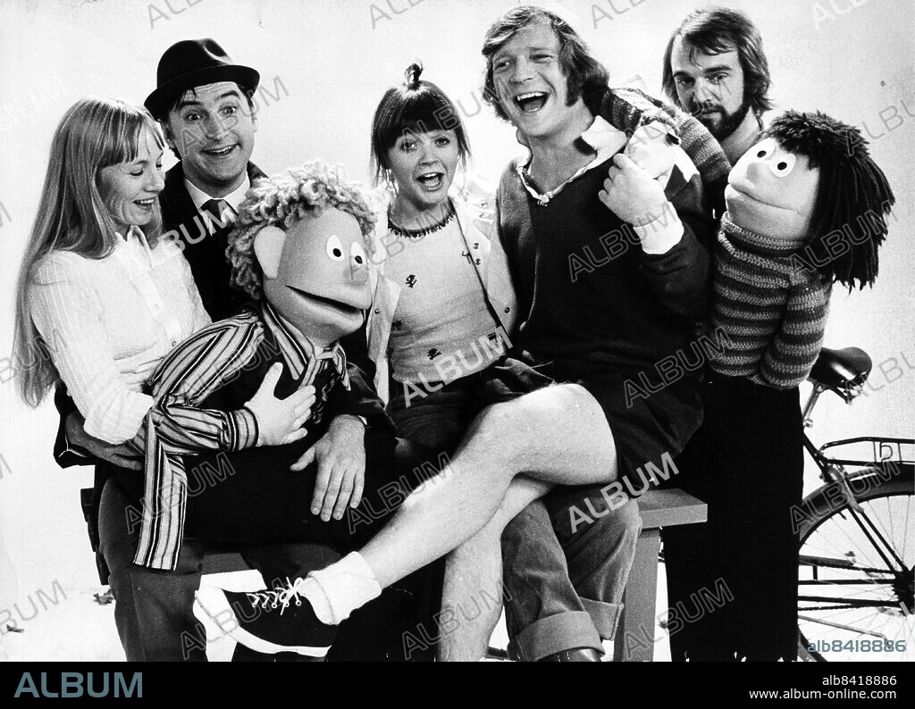 TV "Fem myror är fler än fyra elefanter".. Annthy Landherr som gör dockan Fräs, Magnus Härenstam, Eva Remaeus, Lasse Brännström och Daniel Smith som gör dockan Knysten.. (c) Jan Dahlander / Sydsvenskan / IBL.