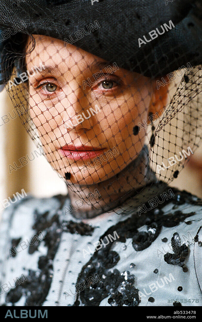 KRISTIN SCOTT THOMAS in ARSENE LUPIN, 2004, directed by JEAN-PAUL SALOME. Copyright TF1 FILMS PRODUCTIONS.