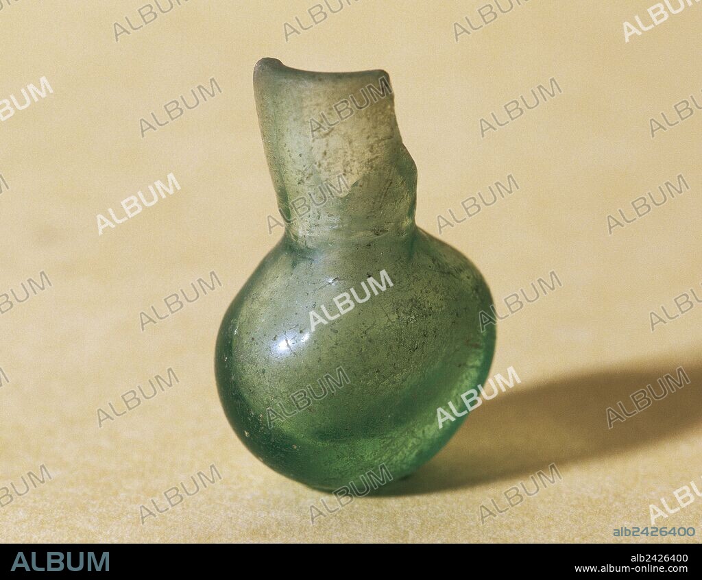 EPOCA VISIGODA. Siglos VI-VII Pequeño recipiente de vidrio empleado para contener aceite de reliquias. Procedente de Mérida (provincia de Badajoz). Museu Episcopal de Vic. Provincia de Barcelona. Comarca de Osona. Cataluña.