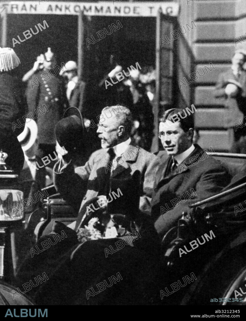 President Lauri Kristian Relander (1883-1942) and King Gustaf V of Sweden (1858-1950) riding together in a carriage in Stockholm. Dated 20th Century.