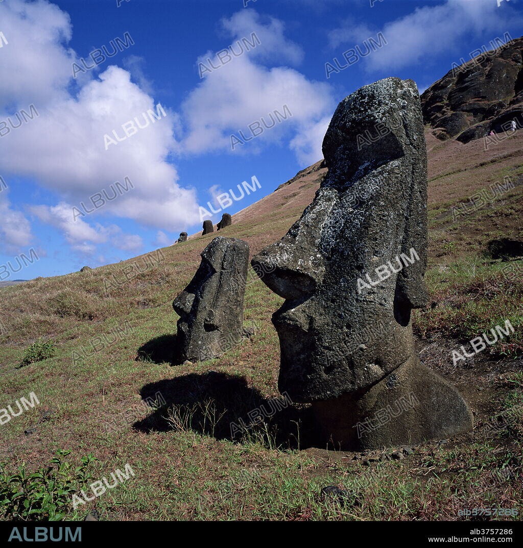 Rano Raraku, volcanic crater from which numerous moai (statues) were carved, Rapa Nui National Park, UNESCO World Heritage Site, Easter Island, Chile, Pacific, South America.