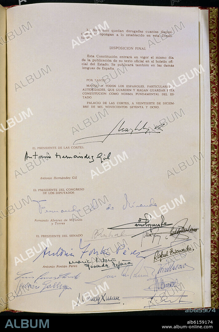 ULTIMA PAGINA DE LA CONSTITUCION ESPAÑOLA DE 1978 - FIRMAS DEL REY, DEL PRESIDENTE DEL CONGRESO Y DEL SENADO Y OTROS POLITICOS.