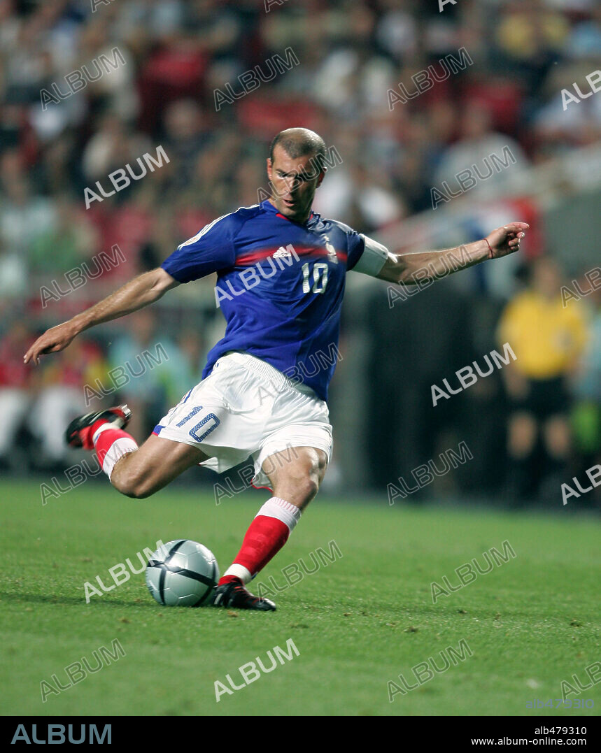 Jun 13, 2004; Lisbon, PORTUGAL; France's ZINEDINE ZIDANE during Euro 2004 Group B match with England at the Luz Stadium in Lisbon. France beat England 2-1 in the final 3 minutes of the game. Mandatory Credit: Photo by Dmitry Azarov / Kommersant / ZUMA Press. (©) Copyright 2004 by Dmitry Azarov / Kommersant. 13/06/2004