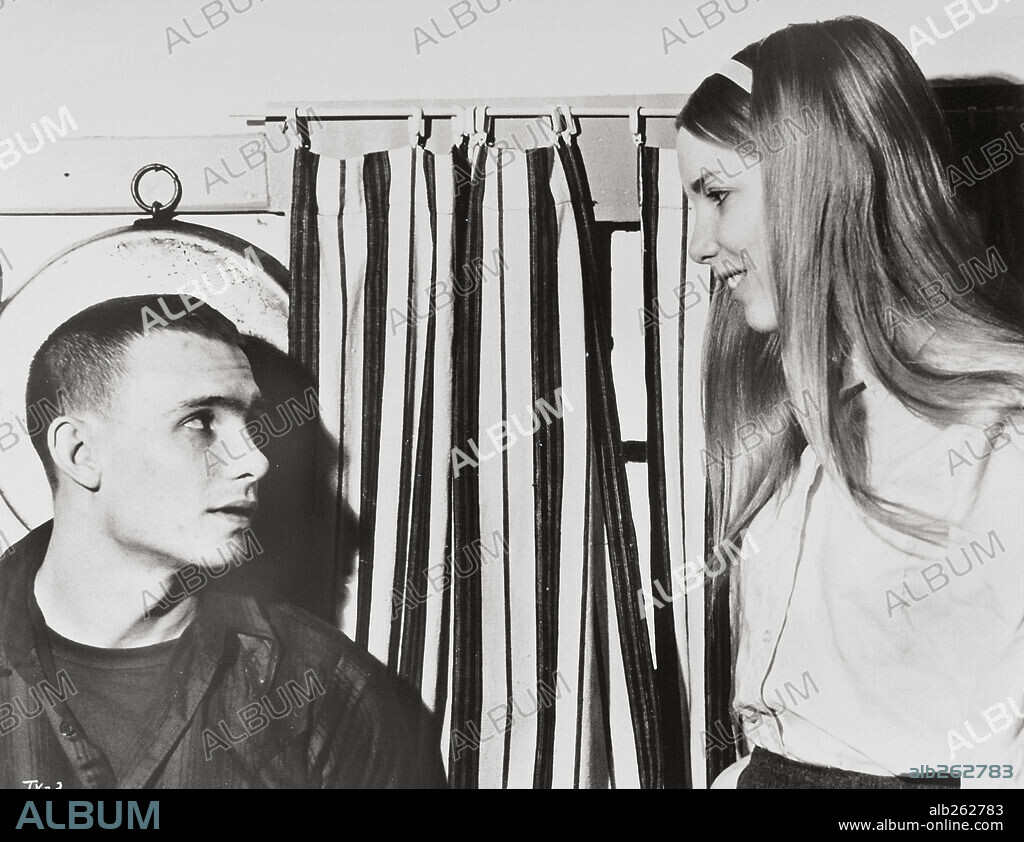 PATRICIA JOYCE y PATRICK McVEY en LOS VISITANTES, 1972 (THE VISITORS), dirigida por ELIA KAZAN. Copyright UNITED ARTISTS.