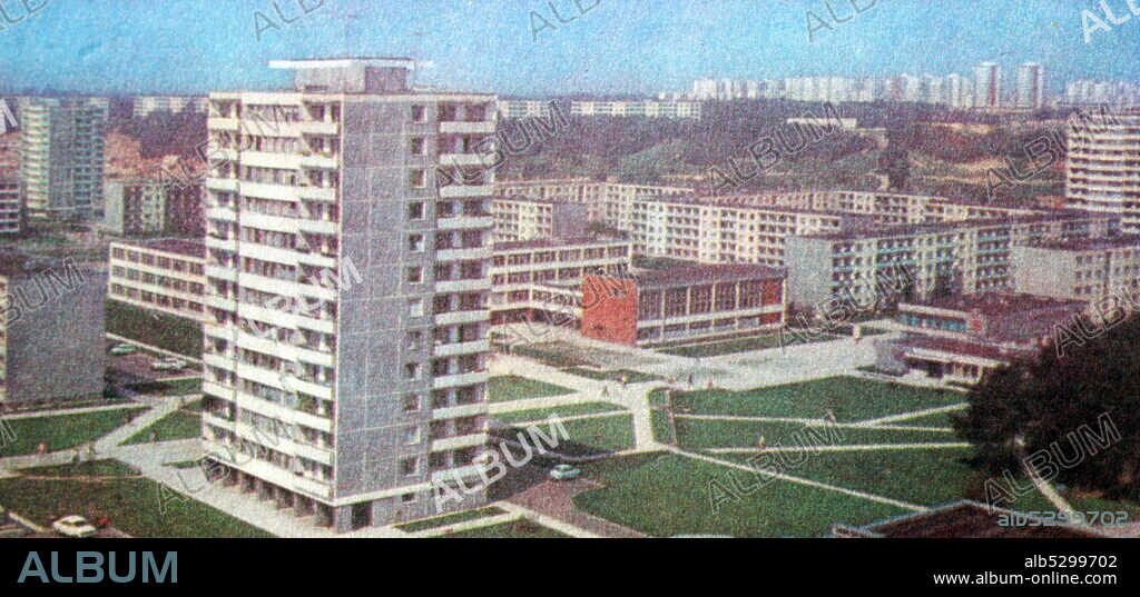 Lazdinay - a new neighbourhood in Vilnius, Ukraine, during the Soviet era. 1980.