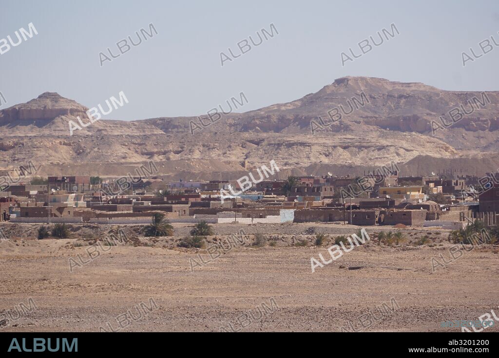 El Kab (Nejab en egipcio), es una localidad que fue la capital del III nomo del Alto Egipto a partir de la dinastía XVIII, durante el Imperio Nuevo.