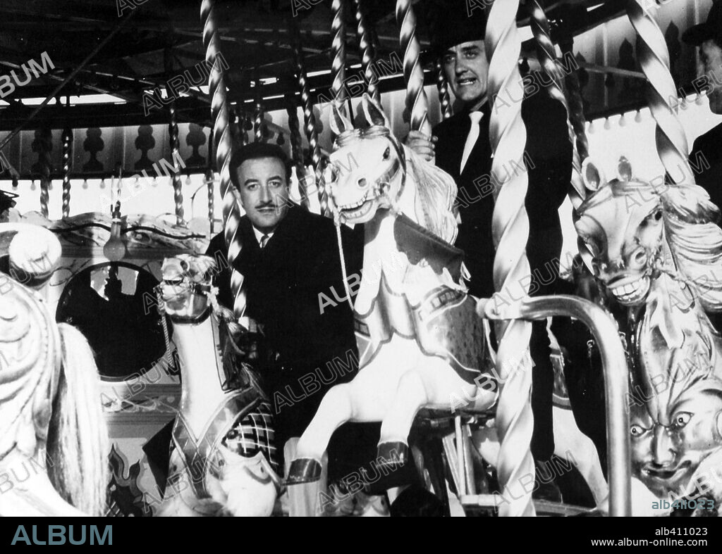BERNARD CRIBBINS y PETER SELLERS en EL HONRADO GREMIO DEL ROBO, 1963 (THE WRONG ARM OF THE LAW). Copyright BRITISH LION.