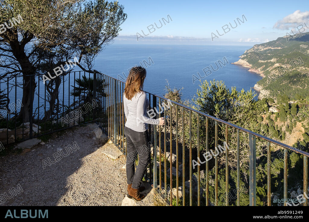 Mirador de Ricard Roca, Mirador des Grau, Estellencs, Serra de Tramuntana, Mallorca, balearic islands, Spain.