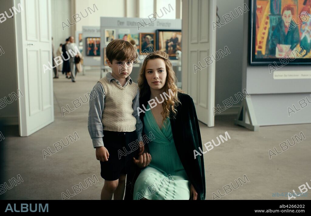 CAI COHRS und SASKIA ROSENDAHL in WERK OHNE AUTOR, 2018, unter der Regie von FLORIAN HENCKEL VON DONNERSMARCK. Copyright Pergamon Film / Wiedemann & Berg Filmproduktion / Beta Cinem.
