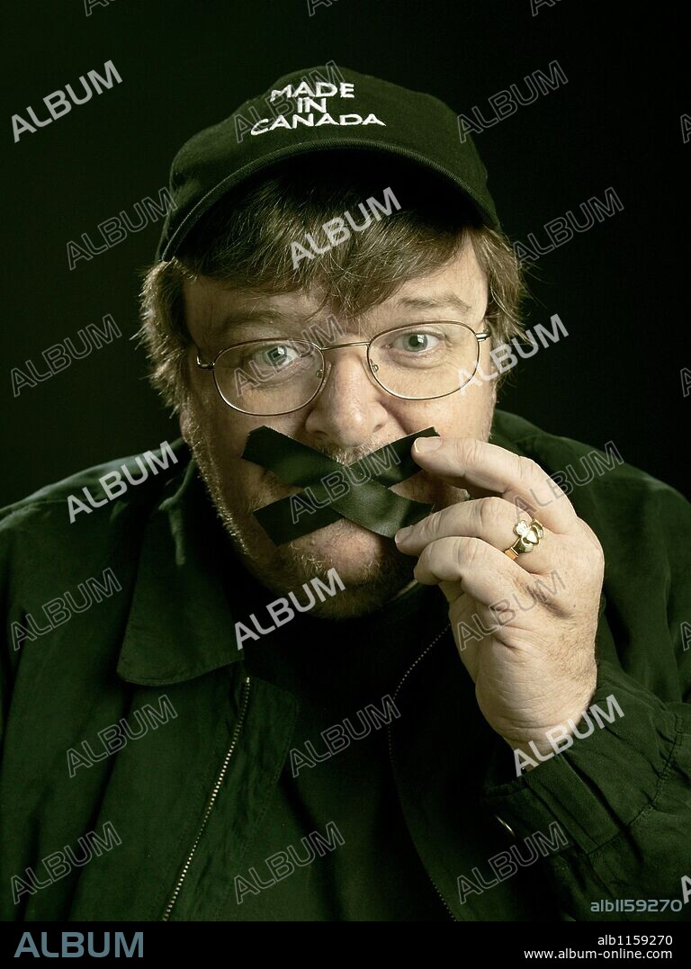 MICHAEL MOORE in SICKO, 2007, directed by MICHAEL MOORE. Copyright DOG EAT DOG FILMS/WEINSTEIN COMPANY, THE.