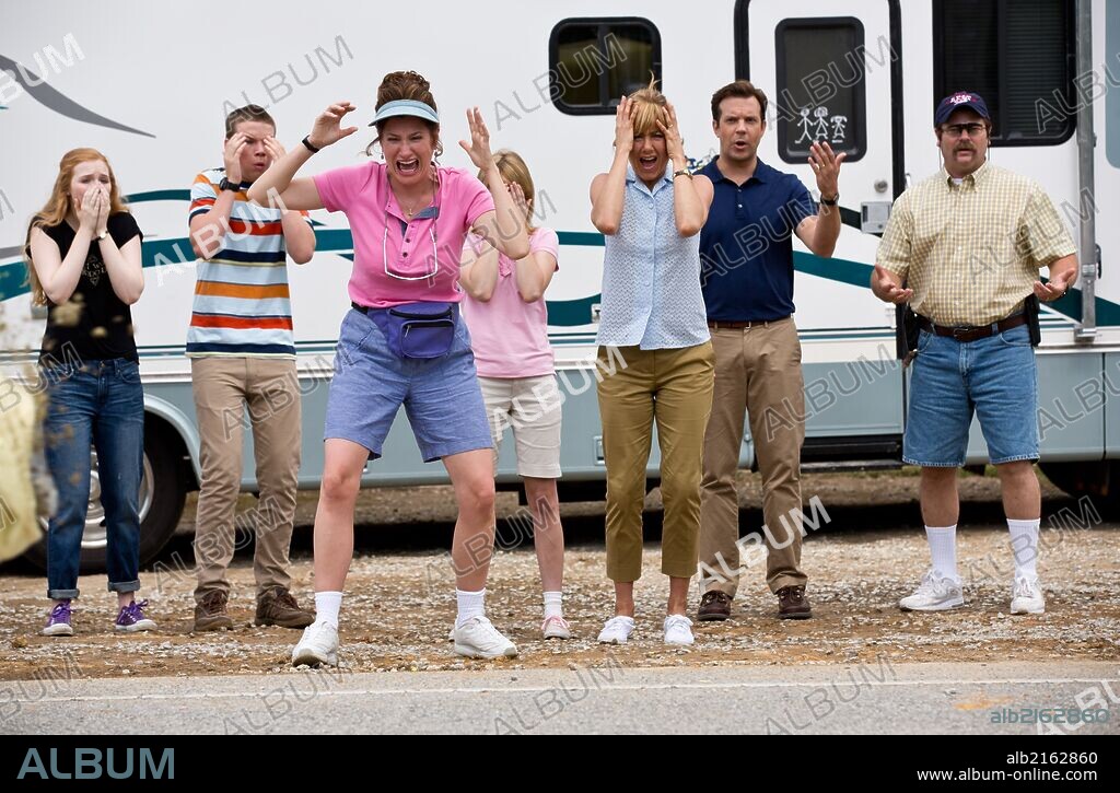 EMMA ROBERTS, JASON SUDEIKIS, JENNIFER ANISTON, KATHRYN HAHN, MOLLY C. QUINN, NICK OFFERMAN and WILL POULTER in WE'RE THE MILLERS, 2013, directed by RAWSON MARSHALL THURBER. Copyright NEW LINE CINEMA / TACKETT, MICHAEL.