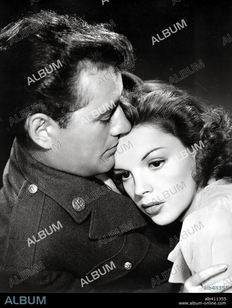 JUDY GARLAND and ROBERT WALKER in THE CLOCK, 1945, directed by FRED ZINNEMANN and VINCENTE MINNELLI. Copyright M.G.M.