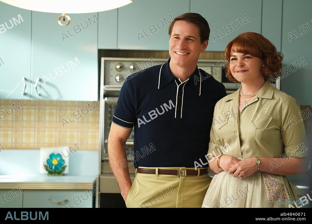 GINNIFER GOODWIN y SAM JAEGER en POR QUÉ MATAN LAS MUJERES, 2020 (WHY WOMEN KILL), dirigida por MARC CHERRY. Copyright IMAGINE ENTERTAINMENT / CBS TELEVISION STUDIOS.