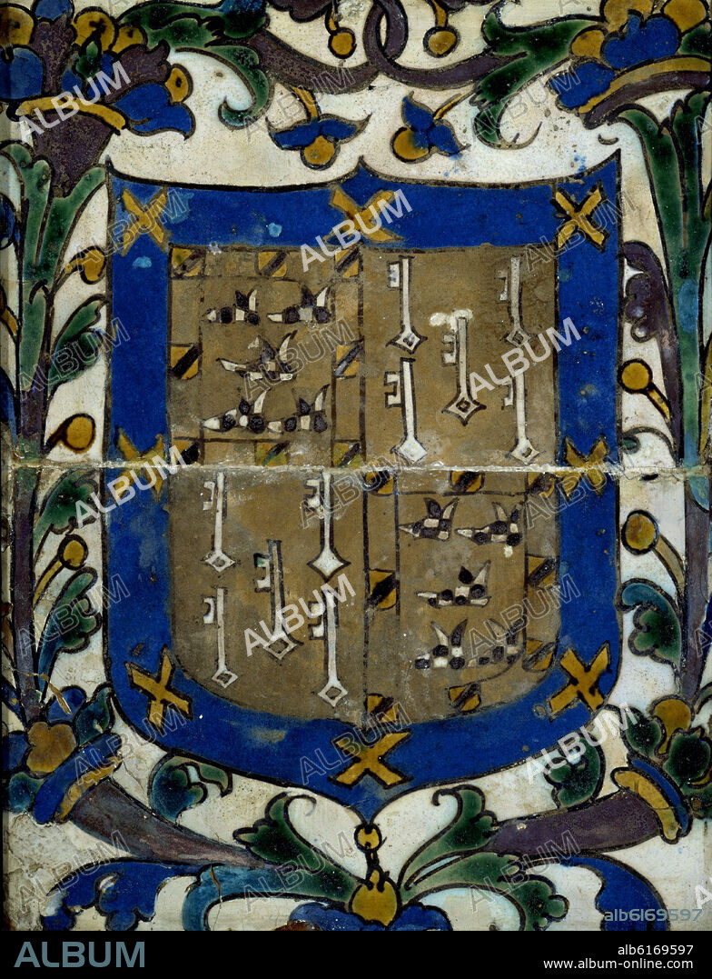 DOS AZULEJOS SEVILLANOS DE CUERDA SECA POR TABLA CON EL ESCUDO DE LA FAMILIA ZAPATA Y CHAVES ENMARCADOS POR LAUREAS - SIGLO XVI.