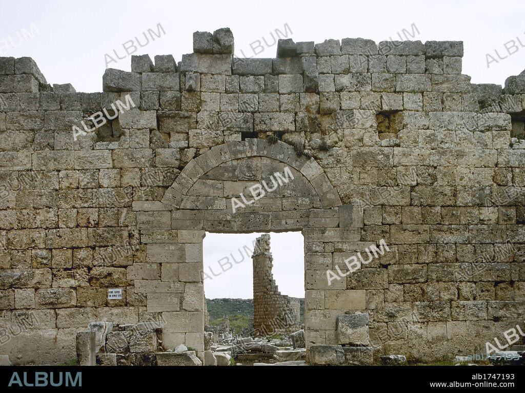 Turquía. Asia Menor. Perge. Antiguo asentamiento licio que más tarde se convirtió en la ciudad capital de la provincia romana de Panfilia. Vista general de la Puerta de Roma, construida durante el reinado de Septimio Severo (193 a 211). Era el acceso a la ciudad desde el sur.