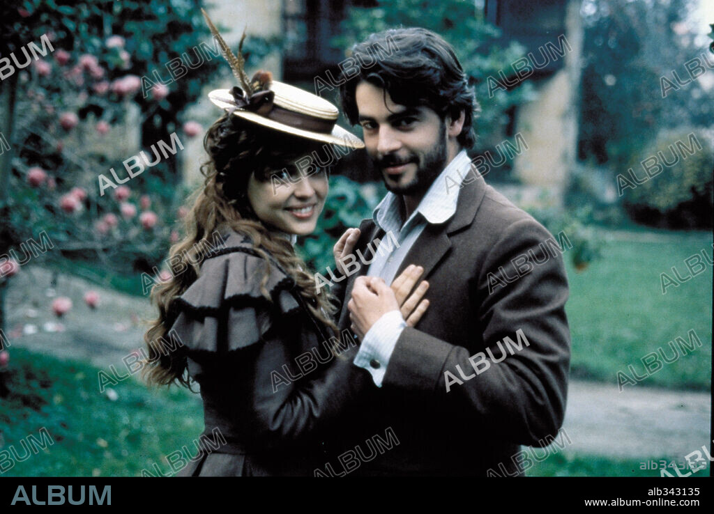 EDUARDO NORIEGA y ELENA ANAYA en EL INVIERNO DE LAS ANJANAS, 2000, dirigida por PEDRO TELECHEA. Copyright AMANDA FILMS.