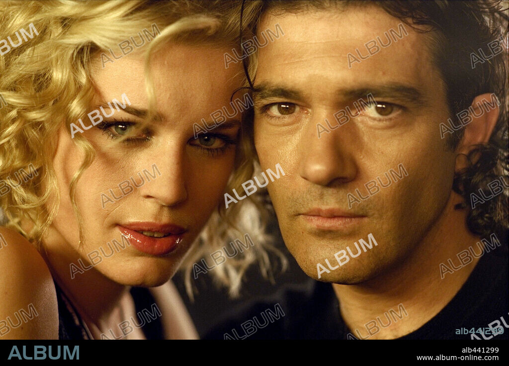 ANTONIO BANDERAS et REBECCA ROMIJN dans FEMME FATALE, 2002, réalisé par BRIAN DE PALMA. Copyright WARNER BROS. PICTURES / GEORGE, ETIENNE.