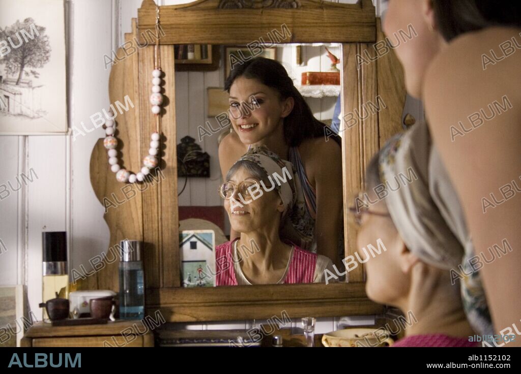 MANUELA PAL en ABRIGATE, 2007, dirigida por RAMON COSTAFREDA. Copyright OBERON CINEMATOGRAFICA SA/POL-KA PRODUCCIONES.