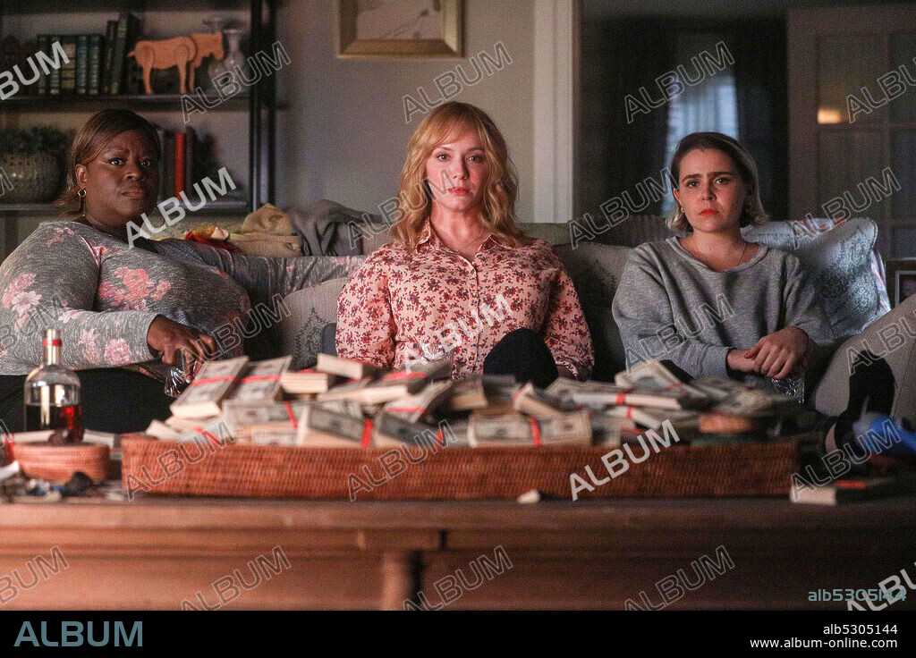 CHRISTINA HENDRICKS, MAE WHITMAN y Retta en CHICAS BUENAS, 2018 (GOOD GIRLS), dirigida por ANDREW MCCARTHY, DEAN PARISOT, MICHAEL WEAVER y PHIL TRAILL. Copyright UNIVERSAL TELEVISION.