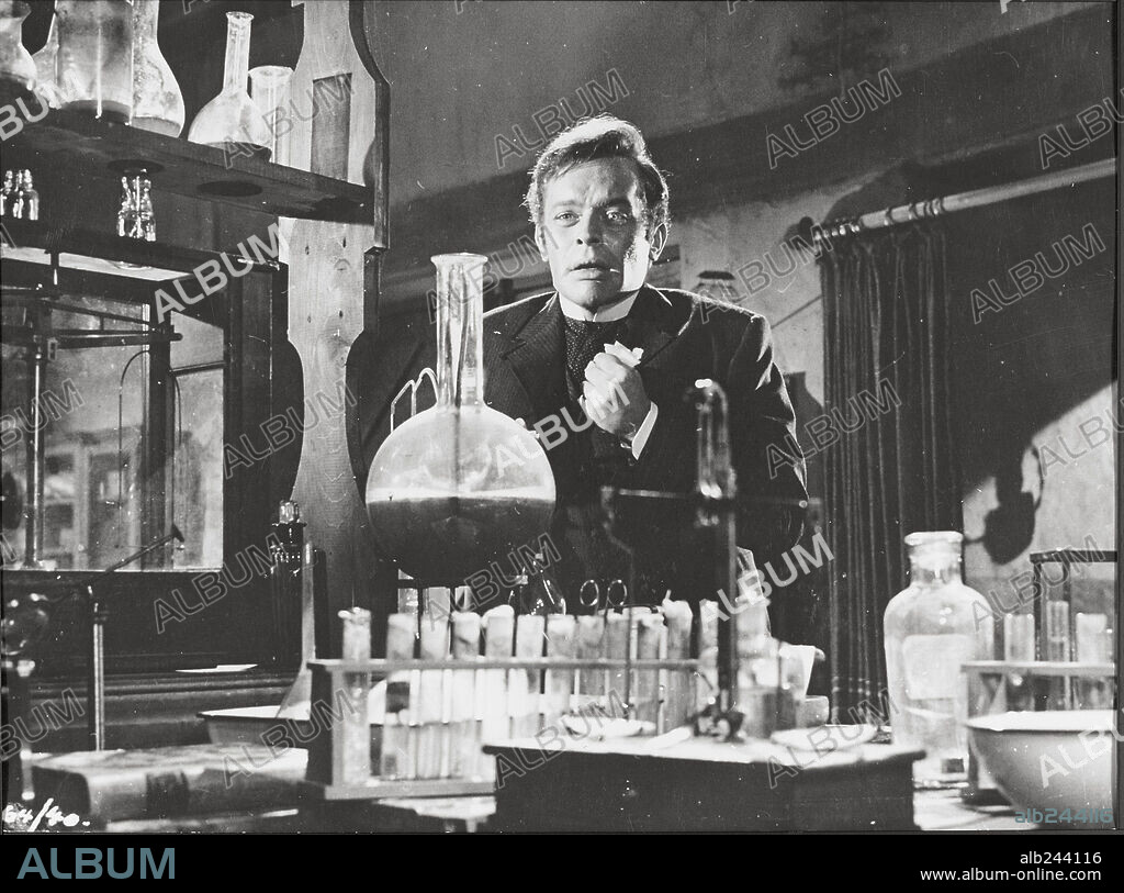 PAUL MASSIE en LAS DOS CARAS DEL DOCTOR JEKYLL, 1960 (THE TWO FACES OF DR. JEKYLL), dirigida por TERENCE FISHER. Copyright HAMMER FILM PRODUCTIONS.