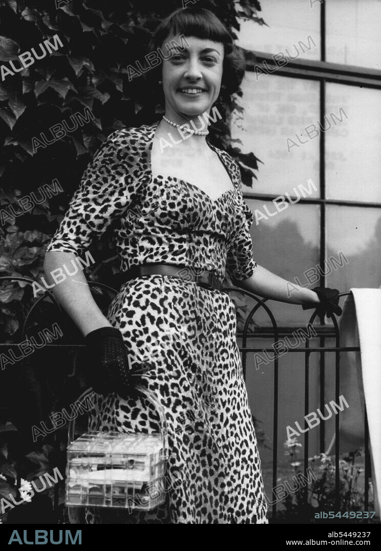 Fashions at Wimbledon. At the opening day of the Wimbledon Tennis fortnight, Gloria Butler, one of the U.S.A. players Jore this Leopard Skin Frock and Carried an Unusual plastic bag. June 21, 1954. (Photo by Paul Popper Ltd).
