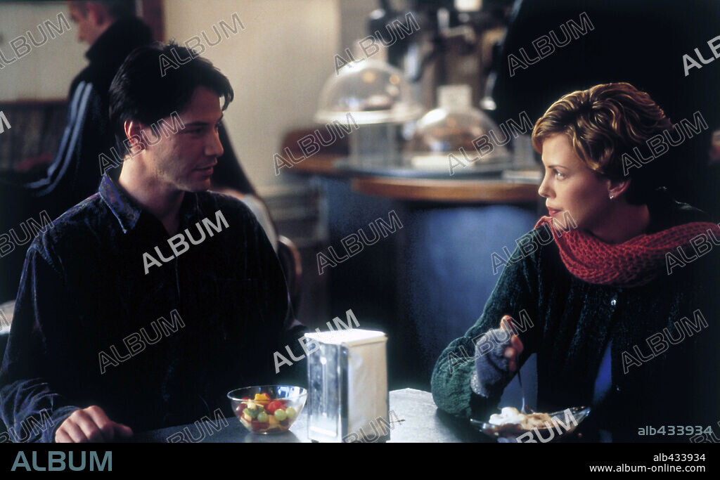 CHARLIZE THERON et KEANU REEVES dans SWEET NOVEMBER, 2001, réalisé par PAT O'CONNOR. Copyright WARNER BROS. PICTURES.