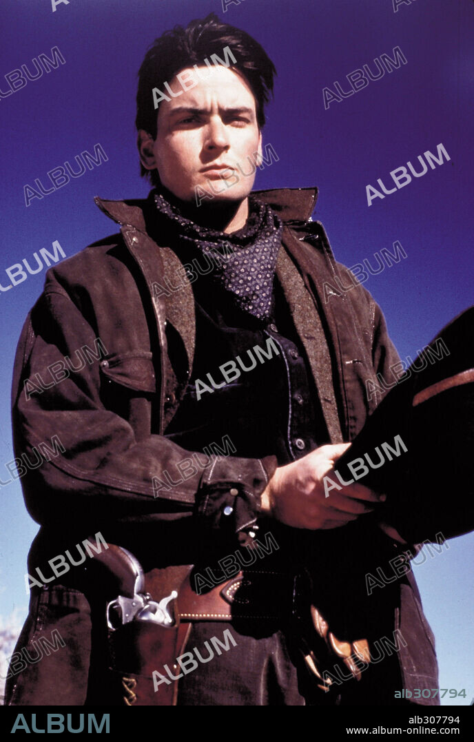 CHARLIE SHEEN en ARMA JOVEN, 1988 (YOUNG GUNS), dirigida por CHRISTOPHER CAIN. Copyright 20TH CENTURY FOX.