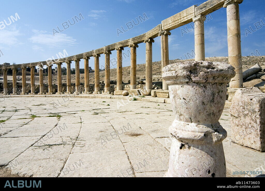 Oval Plaza, colonnade and Ionic columns, Jerash (Gerasa), a Roman Decapolis city, Jordan, Middle East.