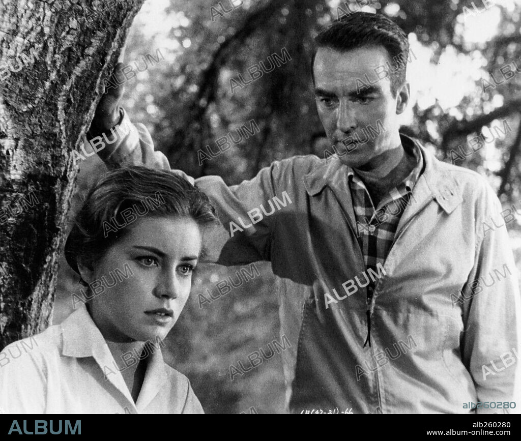 DOLORES HART y MONTGOMERY CLIFT en CORAZONES SOLITARIOS, 1958 (LONELYHEARTS), dirigida por VINCENT J. DONEHUE. Copyright UNITED ARTISTS.