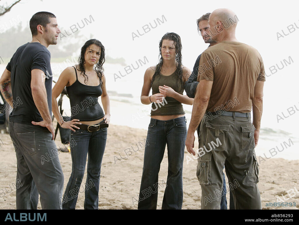 EVANGELINE LILLY, JOSH HOLLOWAY, MATTHEW FOX, MICHELLE RODRIGUEZ y TERRY O'QUINN en PERDIDOS, 2004 (LOST). Copyright ABC / PEREZ, MARIO.