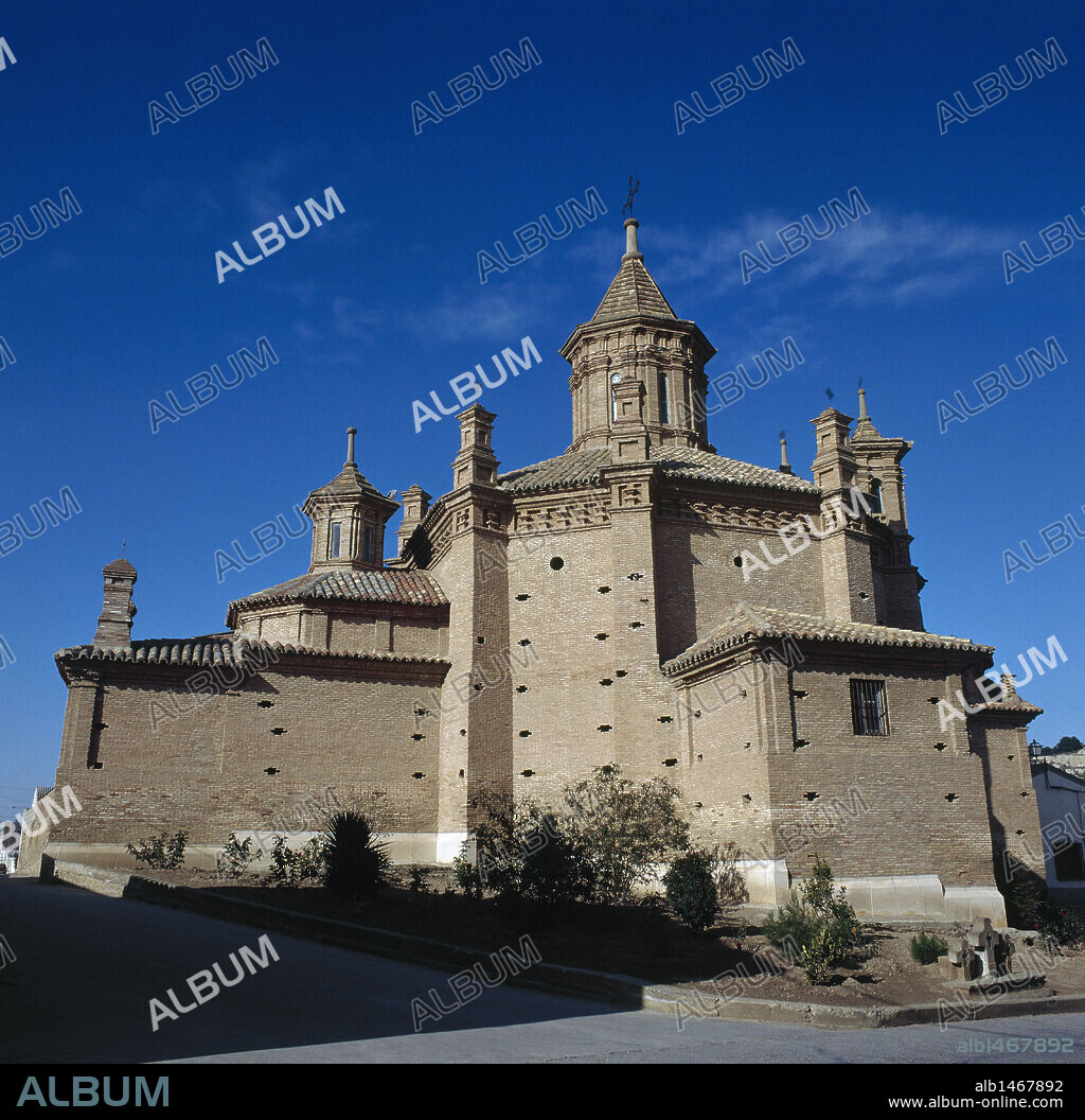 NAVARRA. MILAGRO. Vista general de la BASILICA DE NUESTRA SEÑORA DEL PATROCINIO, Iglesia octogonal barroca con una cúpula central y una serie de torrecillas y pináculos. Se alza en la parte baja de la localidad. España.