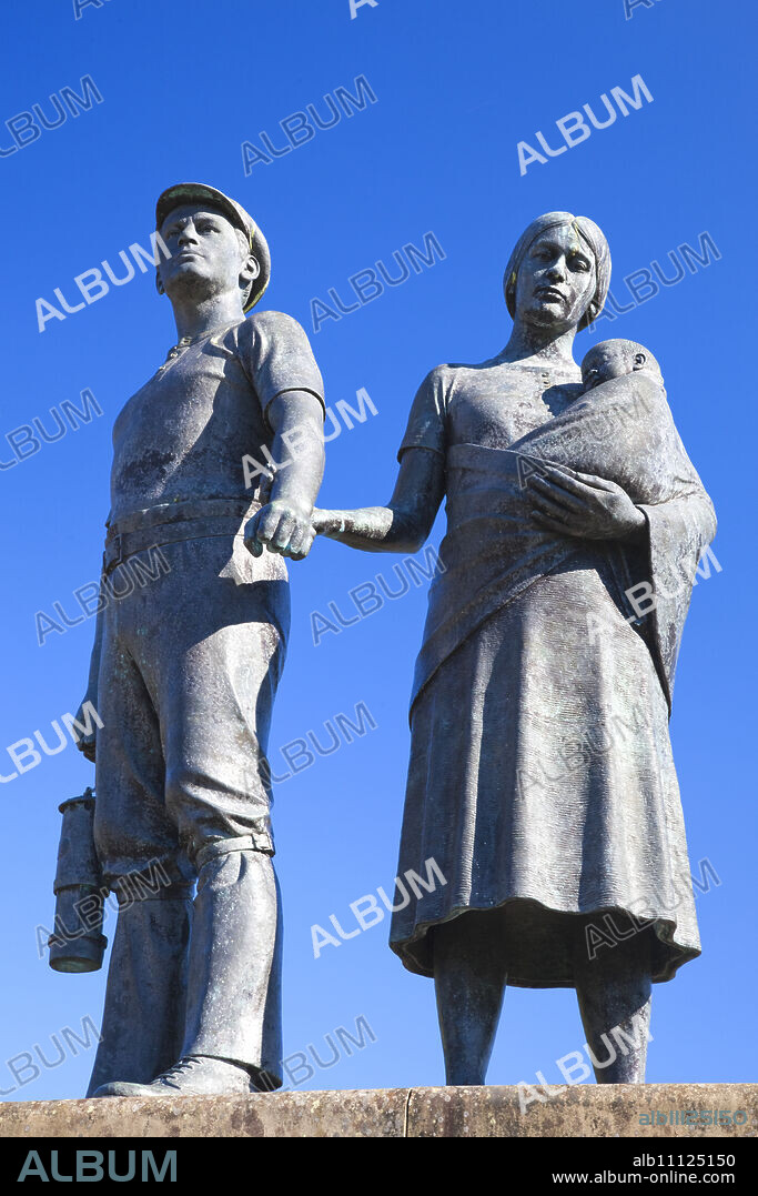Miner statue, Tonypandy, Rhondda Valley, Glamorgan, Wales, United Kingdom, Europe.