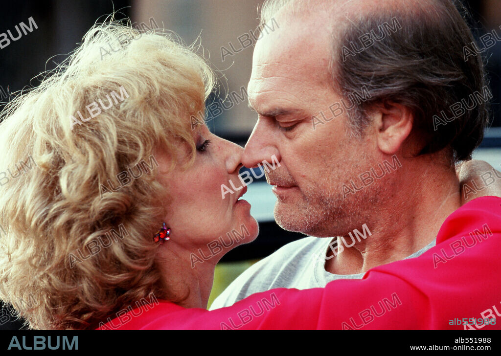 LLUIS HOMAR and MARISA PAREDES in REINAS, 2005, directed by MANUEL GOMEZ PEREIRA. Copyright LUCKY RED/WARNER SOGEFILM A.I.E.