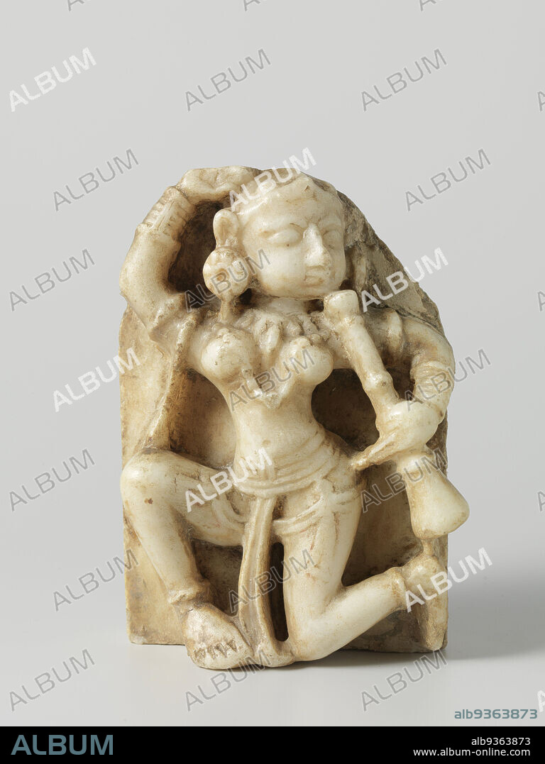 Heavenly Nymph, Heavenly Nymph playing a wind instrument., anonymous, India, c. 1600 - c. 1699, marble (rock), height 16.5 cm × width 12 cm × depth 6.7 cm.