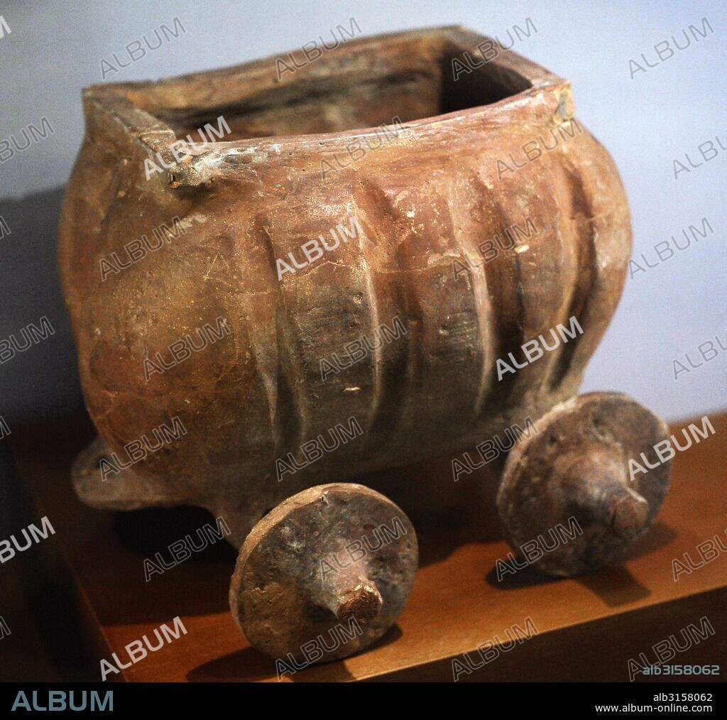 ARTE ANTIGUO. Reino del Bósforo, estado de la antigüedad fundado en el 438 AC, durante la época clásica en la región de la Antigua Grecia (hoy Crimea). "Carro de arcilla". Segunda mitad del siglo I-II d. C. Kerch, necrópolis de Pantikapaion, tumba 312, actual República de Crimea. Museo del Hermitage (The State Hermitage Museum). San Petersburgo. Rusia.