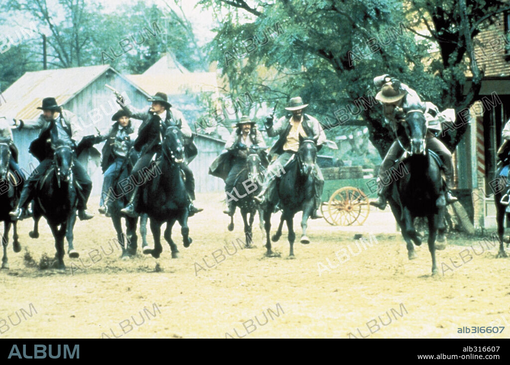 FORAJIDOS DE LEYENDA, 1980 (THE LONG RIDERS), dirigida por WALTER HILL. Copyright UNITED ARTISTS.